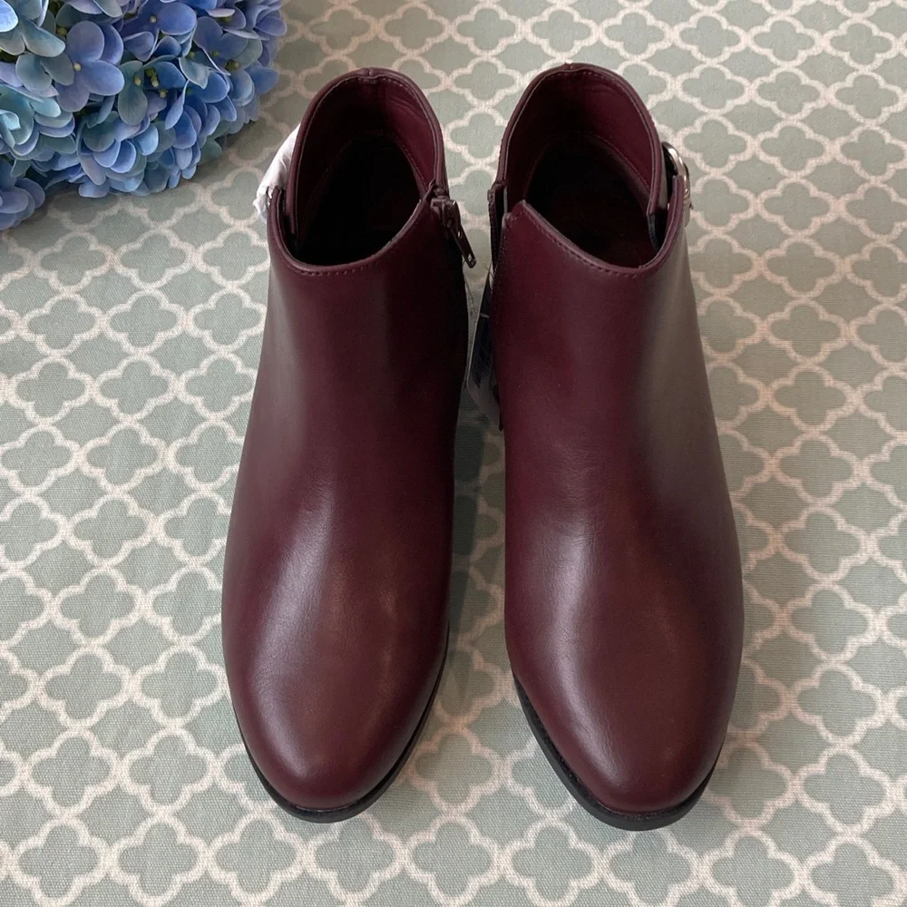 NWT St. John’s Bay Rayford Dark Wine Booties 7.5 Wide Width